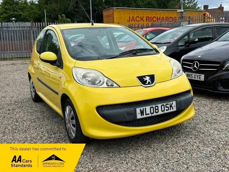 Used Peugeot 107 68 HP (50 kW) 2008 Yellow Hatchback
