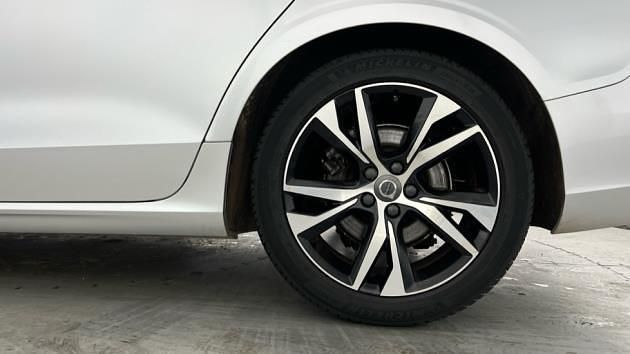 Used Volvo V60 R-Design 161 HP (118 kW) 2022 Estate