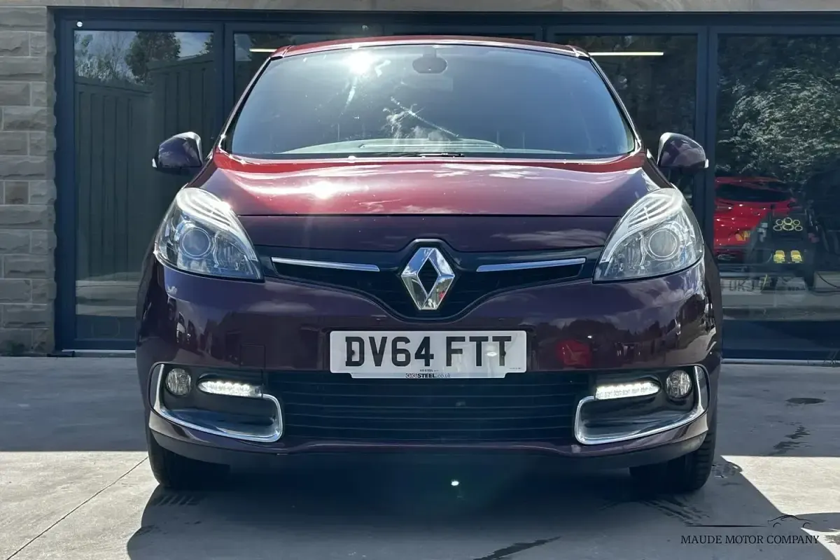 Used Renault Scénic III Dynamique 110 HP (80 kW) 2014 Red MPV