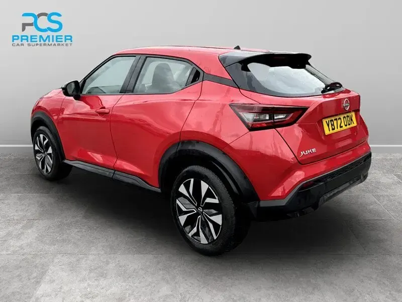 Begagnad Nissan Juke Acenta 114 HK (83 kW) 2023 Röd SUV