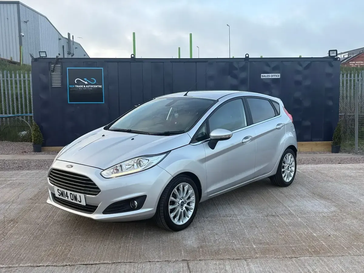 Used Ford Fiesta Titanium X 100 HP (73 kW) 2014 Silver Hatchback