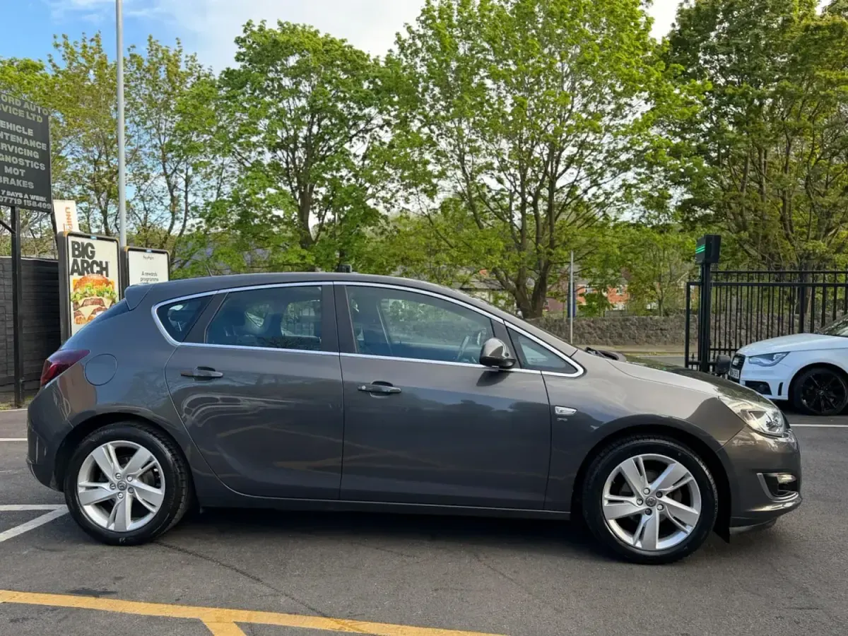 Second-hand Vauxhall Astra SRi 2015 Gri Hatchback