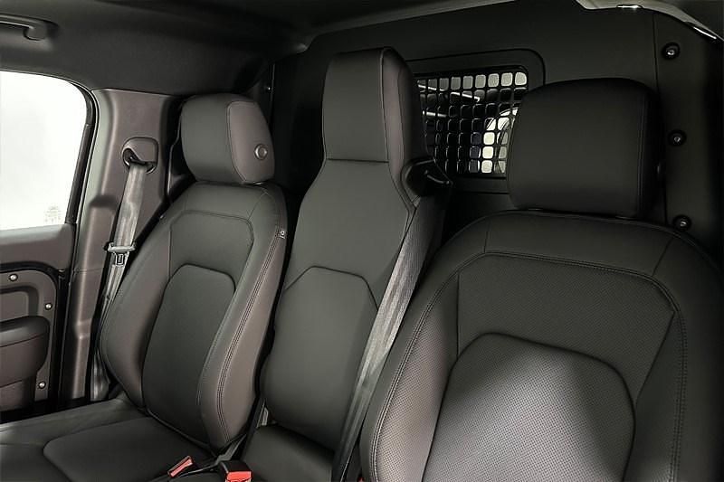 Ny Land Rover Defender SE Dynamic 249 HK (183 kW) 2026 Svart SUV