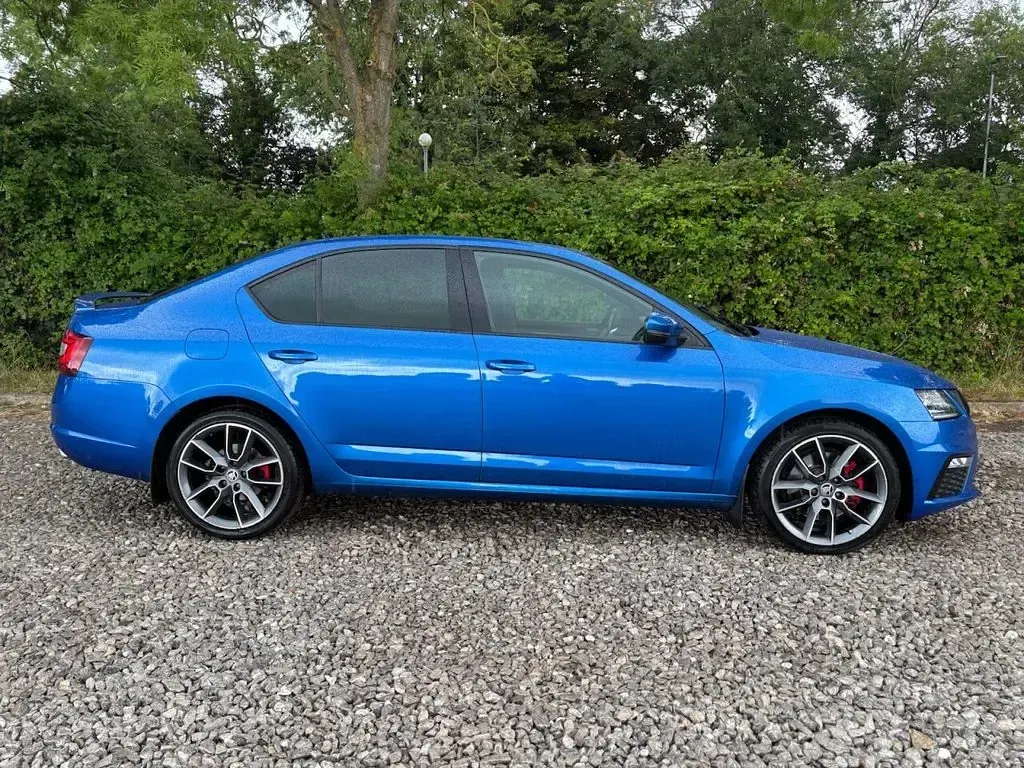 Used Skoda Octavia vRS 184 HP (135 kW) 2018 Blue Hatchback