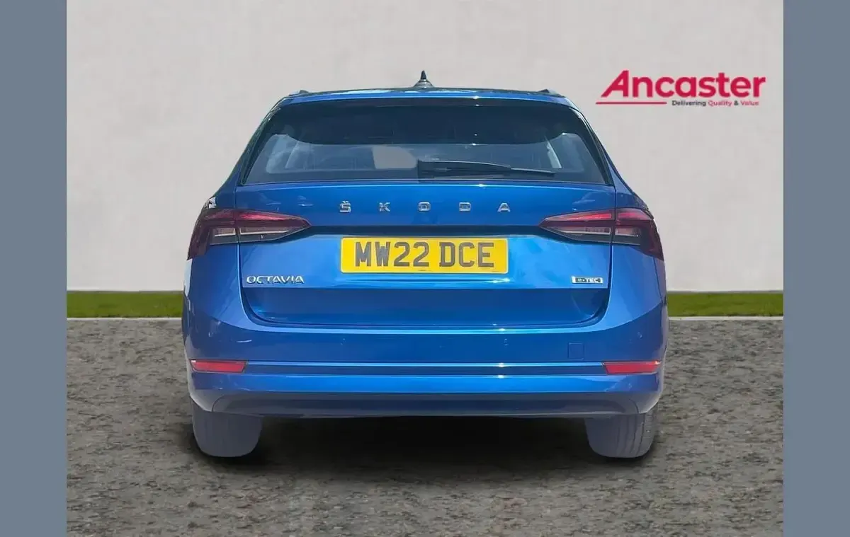 Used Skoda Octavia SE 110 HP (80 kW) 2022 Blue Estate