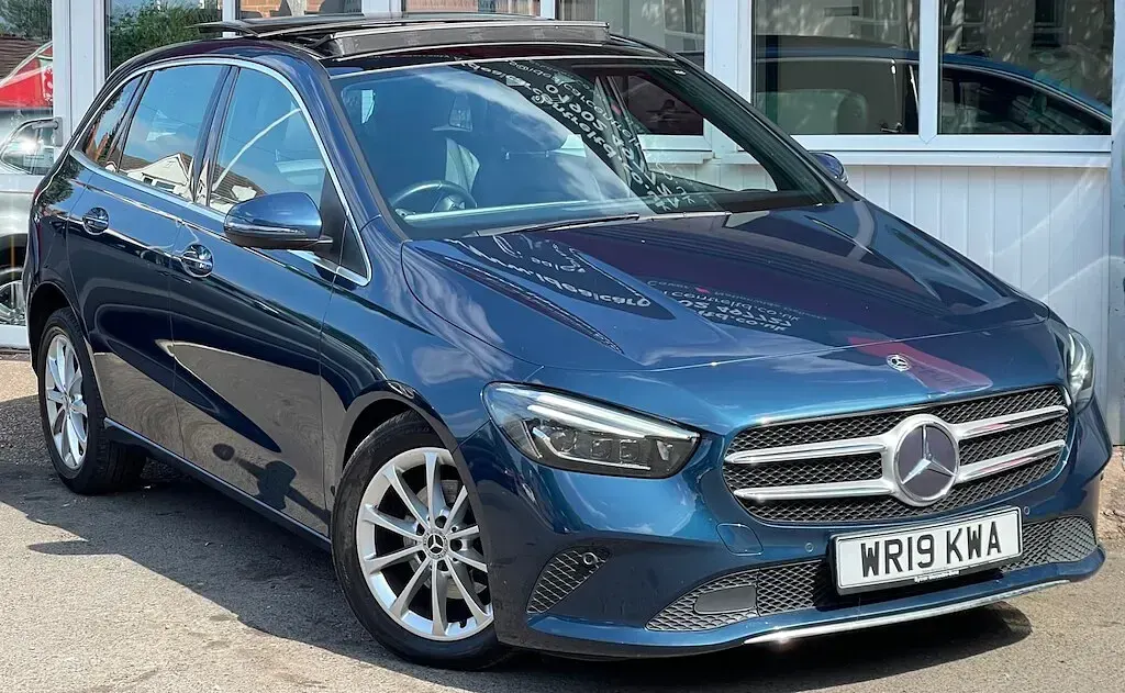 Used Mercedes B180 Premium Plus 116 HP (85 kW) 2019 Blue Hatchback