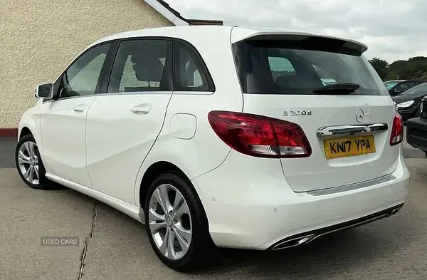 Used Mercedes B200 Executive 2017 White Hatchback