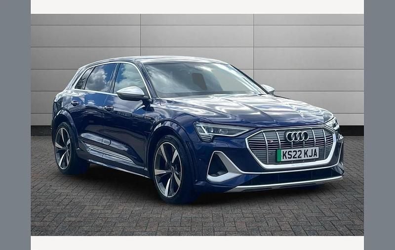 Navarra blue Used 2022 Audi e-tron Advanced SUV | £33,295 (A bit pricey) - Image 1/4
