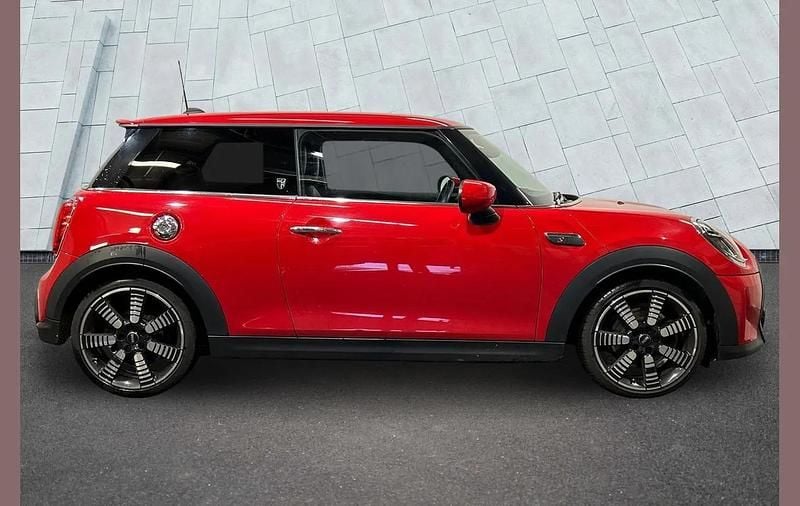 Begagnad Mini Cooper S Exclusive 188 HK (138 kW) 2023 Röd Halvkombi