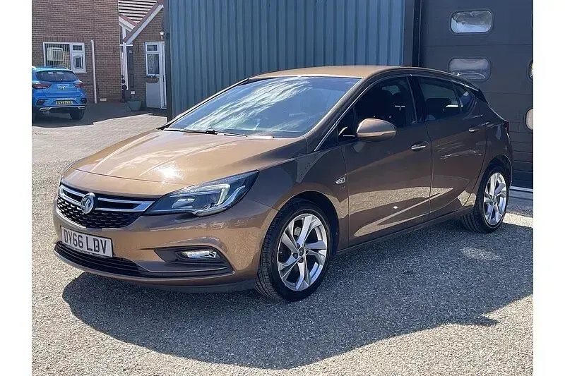 Used Vauxhall Astra SRi 136 HP (100 kW) 2016 Bronze Hatchback
