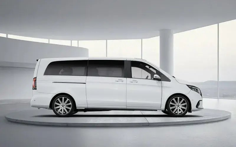 New Mercedes V300 Premium 237 HP (174 kW) 2026 MPV