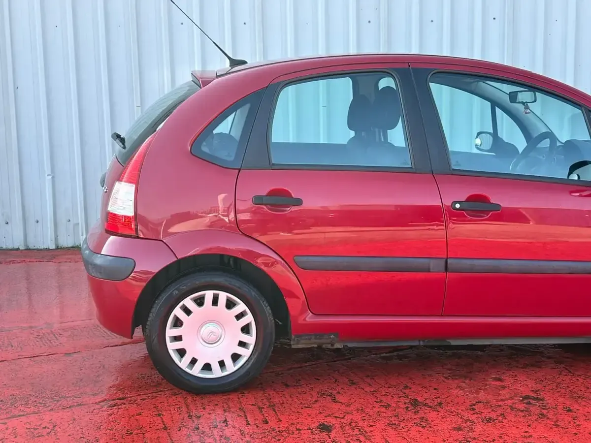 Begagnad Citroën C3 60 HK (44 kW) 2006 Röd Halvkombi
