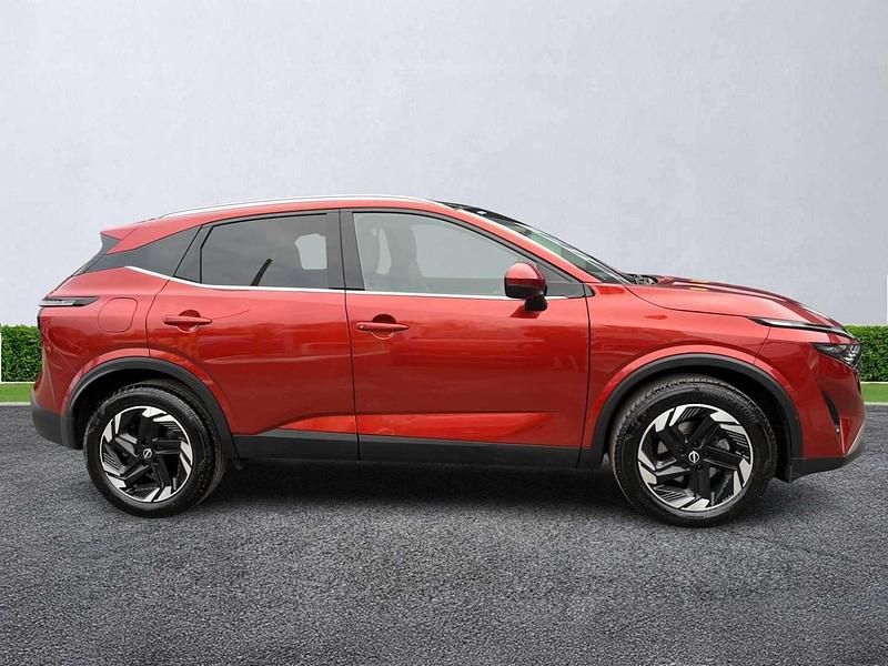 Used Nissan Qashqai N-Connecta 140 HP (102 kW) 2025 Red SUV