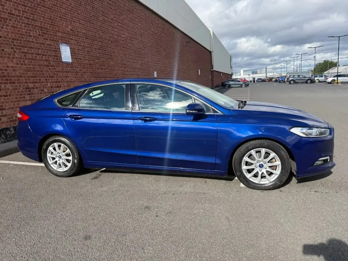 Gebraucht Ford Mondeo Zetec 120 PS (88 kW) 2018 Blau Kleinwagen