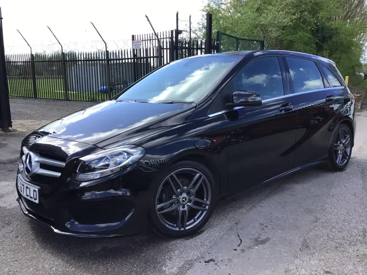 Usado Mercedes B200 AMG line 2017 Preto Monovolume
