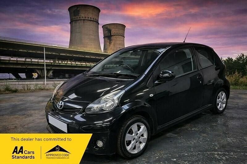 Used Toyota Aygo 67 HP (49 kW) 2013 Black Hatchback