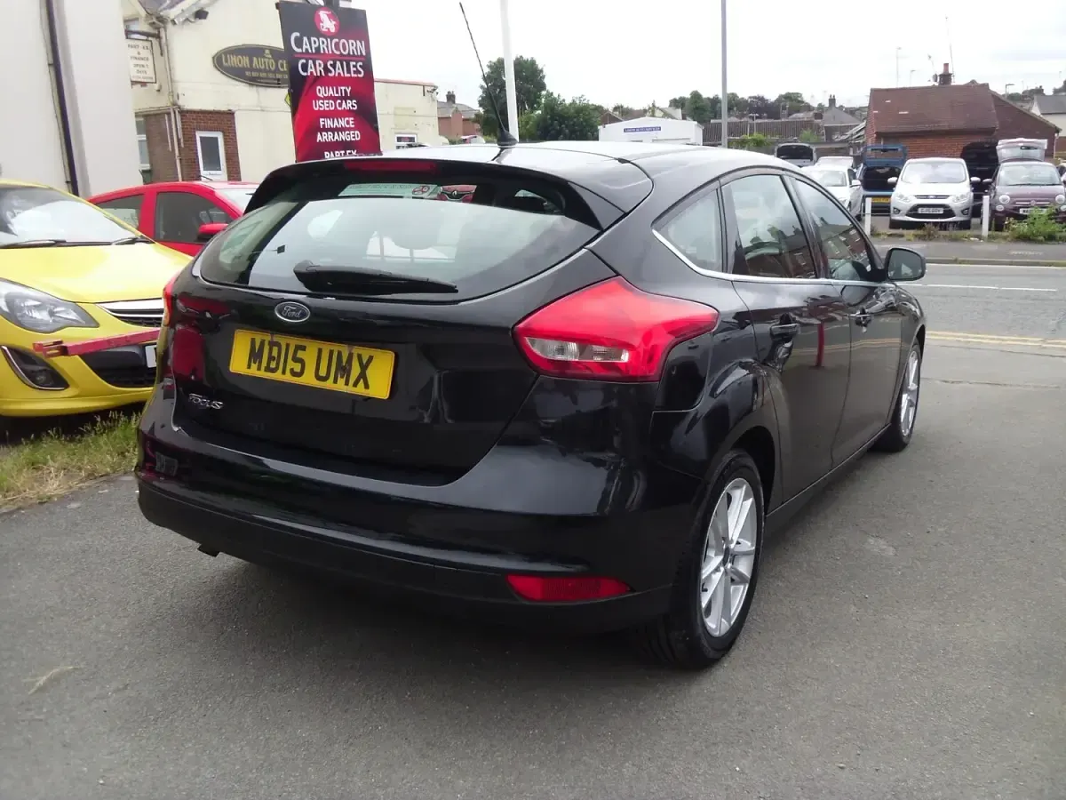 Used Ford Focus Zetec 120 HP (88 kW) 2015 Black Hatchback