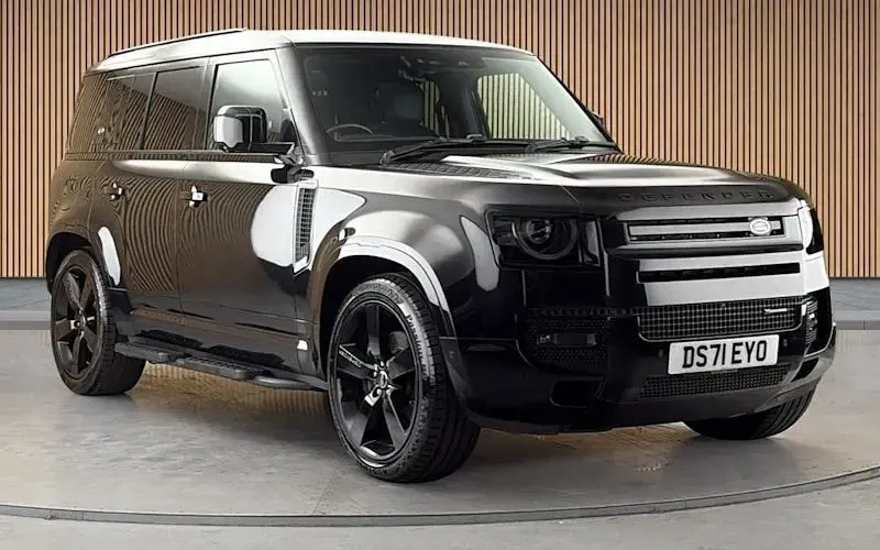 Used Land Rover Defender HSE Dynamic 300 HP (220 kW) 2024 SUV