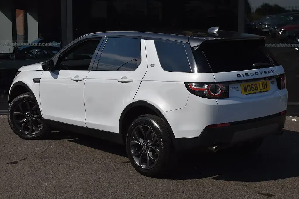 Used Land Rover Discovery Sport Landmark 180 HP (132 kW) 2019 White SUV