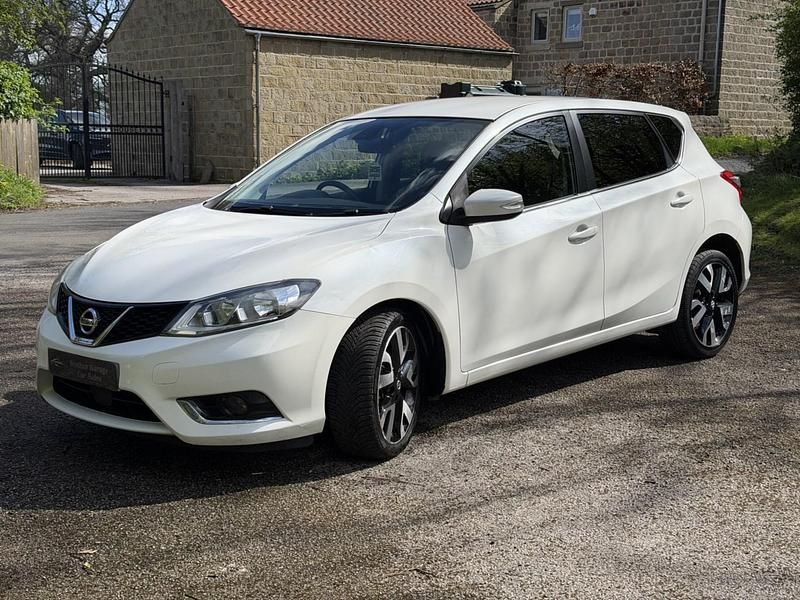 Used Nissan Pulsar N-Connecta 110 HP (80 kW) 2016 White Hatchback