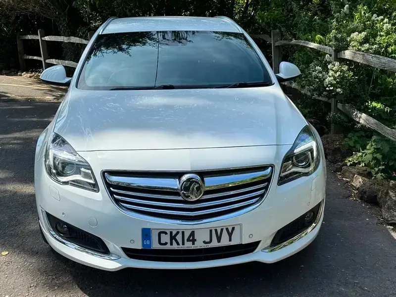 Used Vauxhall Insignia Edition 163 HP (119 kW) 2014 White Estate