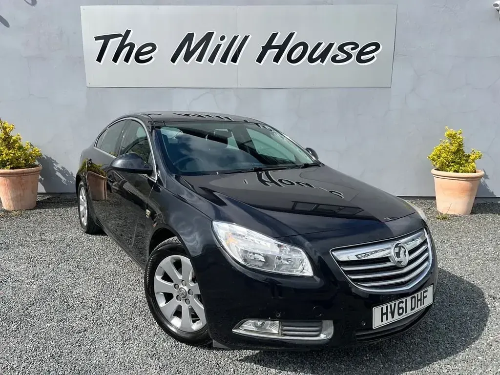Begagnad Vauxhall Insignia SRi 2011 Svart Halvkombi