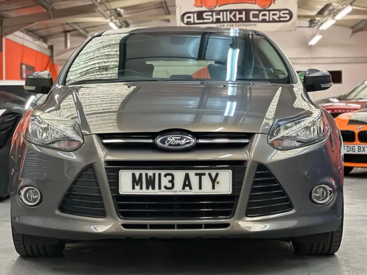 Begagnad Ford Focus Titanium 115 HK (84 kW) 2013 Brun Halvkombi