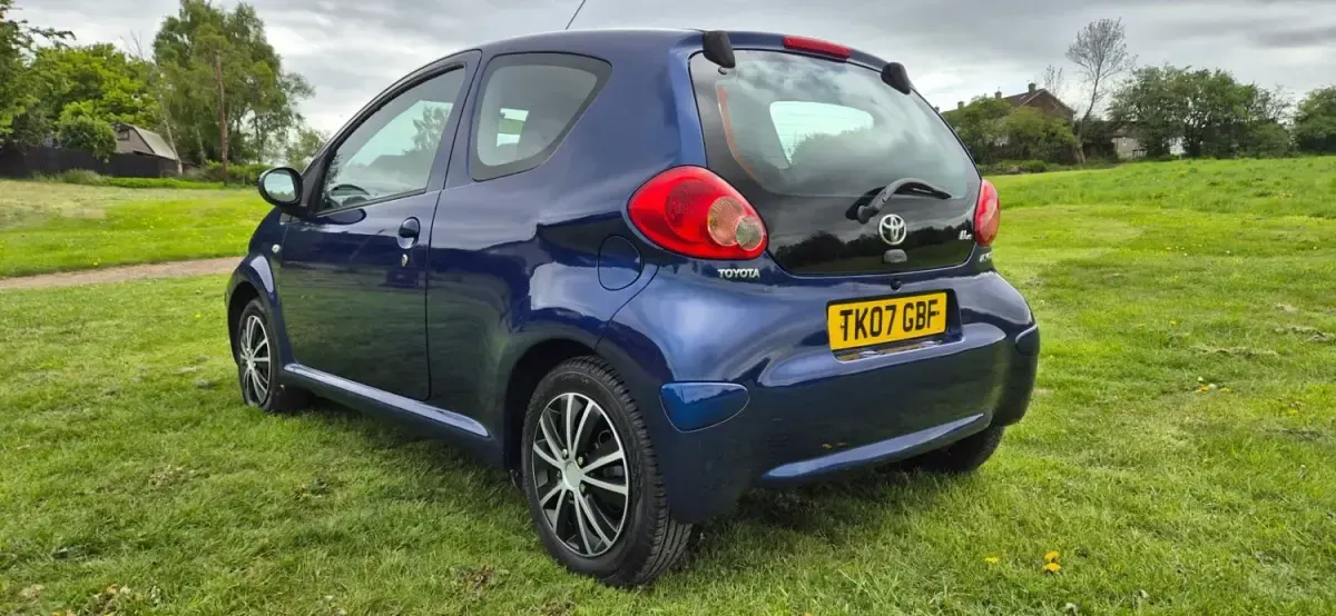 Usado Toyota Aygo 2007 Azul Utilitario