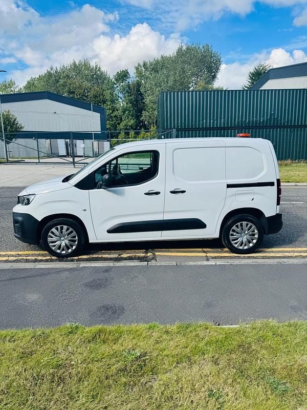 Used Peugeot Partner 2020 White MPV