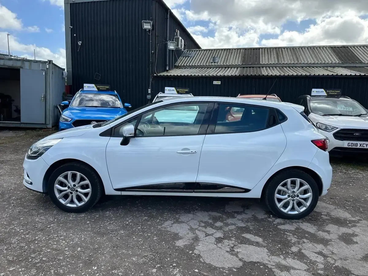 Gebraucht Renault Clio IV Dynamique 90 PS (66 kW) 2017 Weiß Kleinwagen