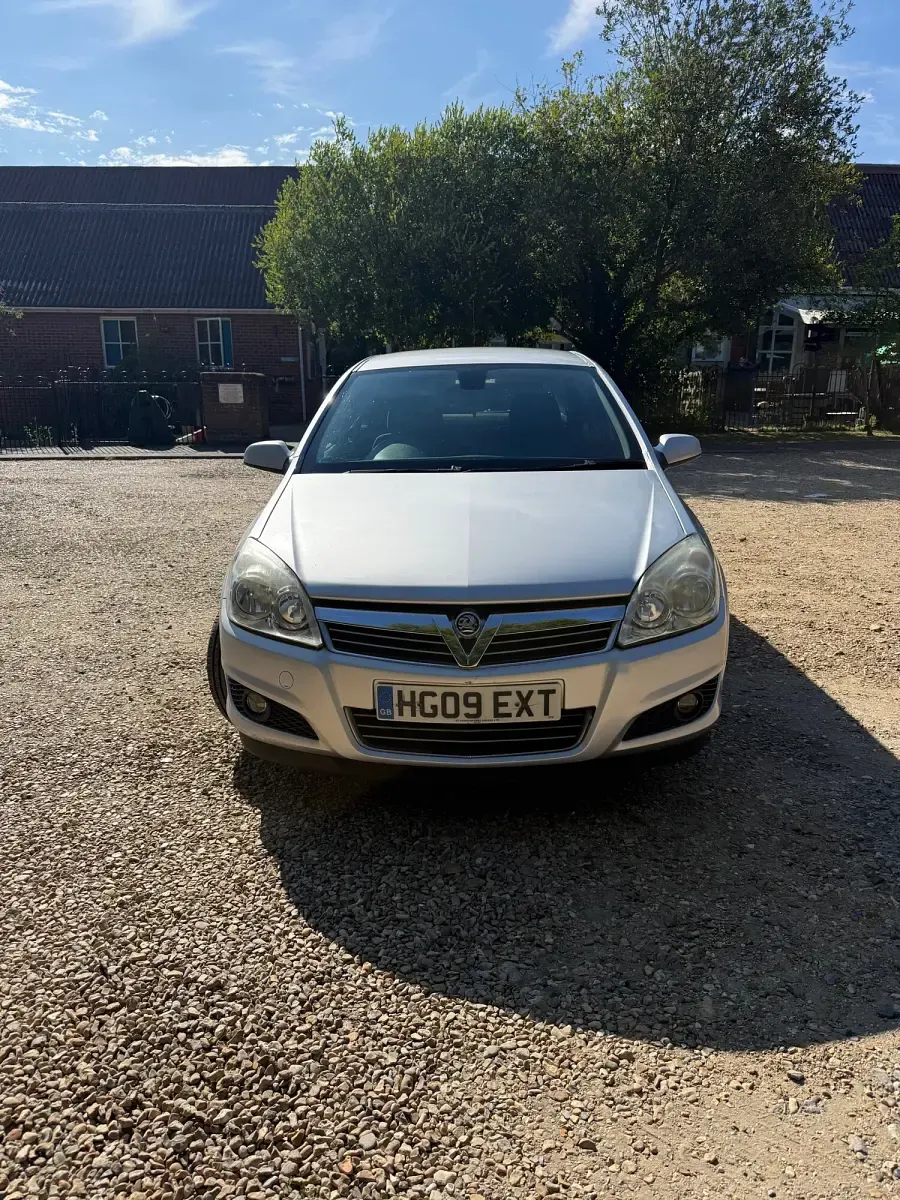 Used Vauxhall Astra Active 140 HP (102 kW) 2009 Silver Hatchback