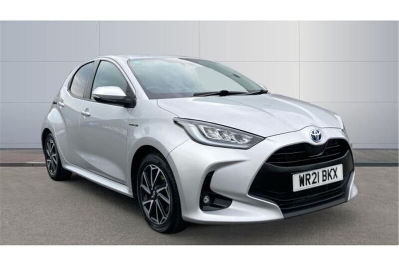 Silver Used 2021 Toyota Yaris Hybrid Design Hatchback | £13,664 (Good price) - Image 1/4