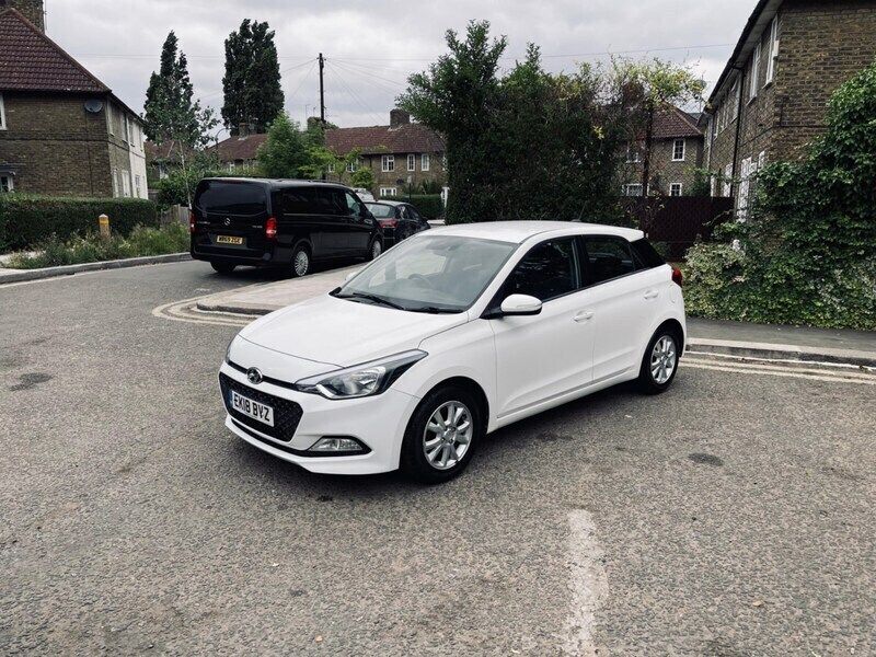 White Used 2018 Hyundai i20 SE Hatchback | £5,995 - Image 1/4