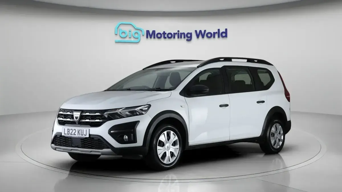 Usado Dacia Jogger Essentiel 109 HP (80 kW) 2022 Branco Monovolume