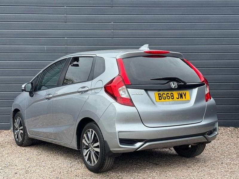 Begagnad Honda Jazz EX 102 HK (75 kW) 2018 Silver Halvkombi