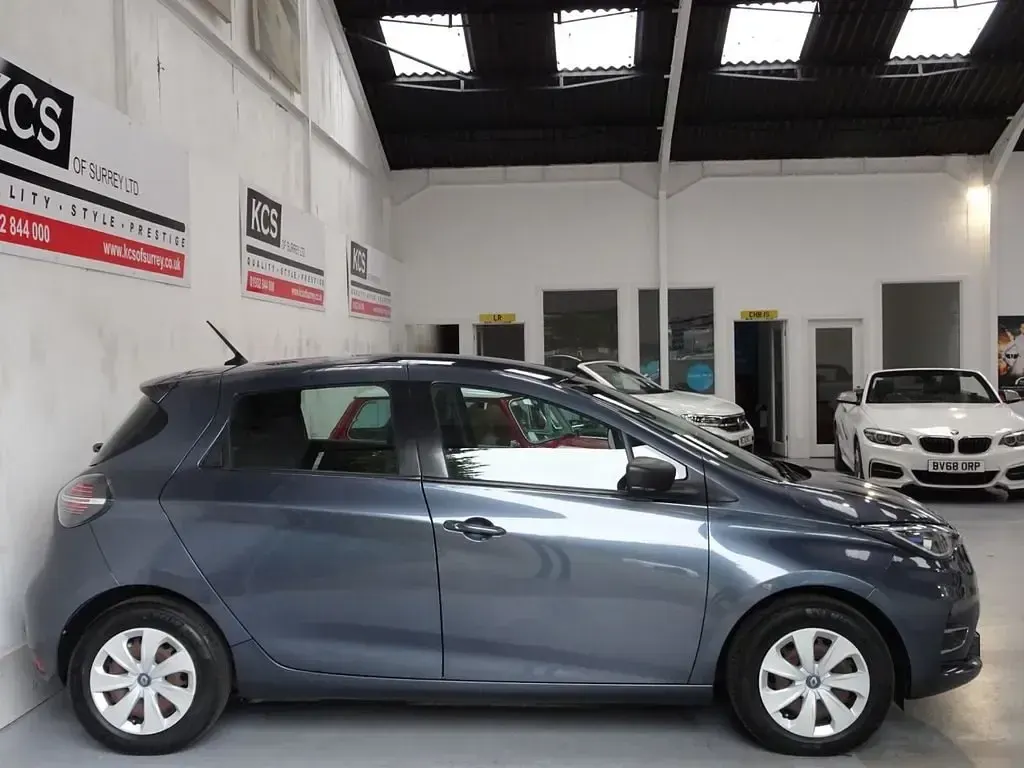 Usado Renault Zoe Play 78 kW (107 CV) 2020 Gris Utilitario