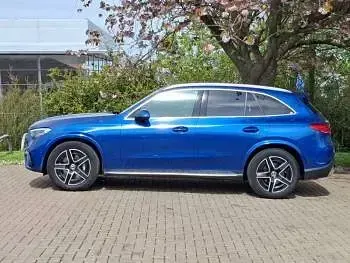 Usado Mercedes GLC300 AMG line 258 HP (189 kW) 2025 Azul SUV