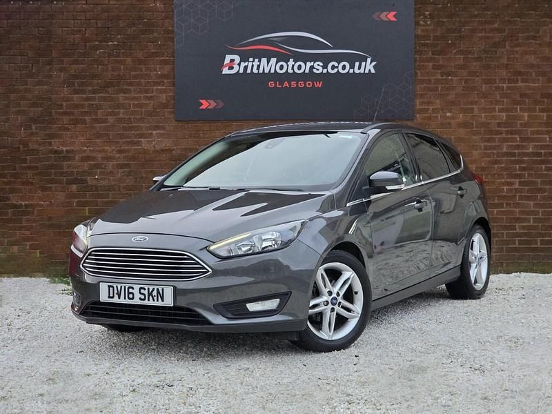 Used Ford Focus Zetec 125 HP (91 kW) 2016 Grey Hatchback