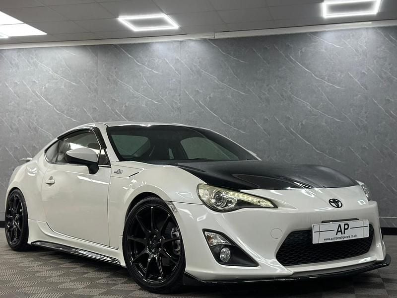 Pearl white Used 2004 Toyota GT86 GT | £14,990 - Image 1/4