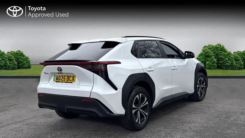 Used Toyota bZ4X 150 kW (204 HP) 2025 Platinum white pearl SUV
