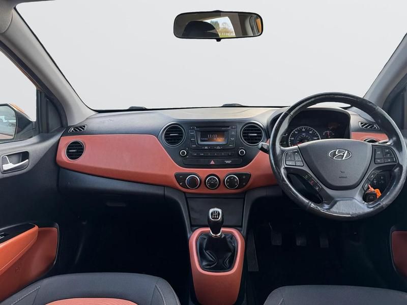 Used Hyundai i10 Premium 87 HP (63 kW) 2015 Orange Hatchback