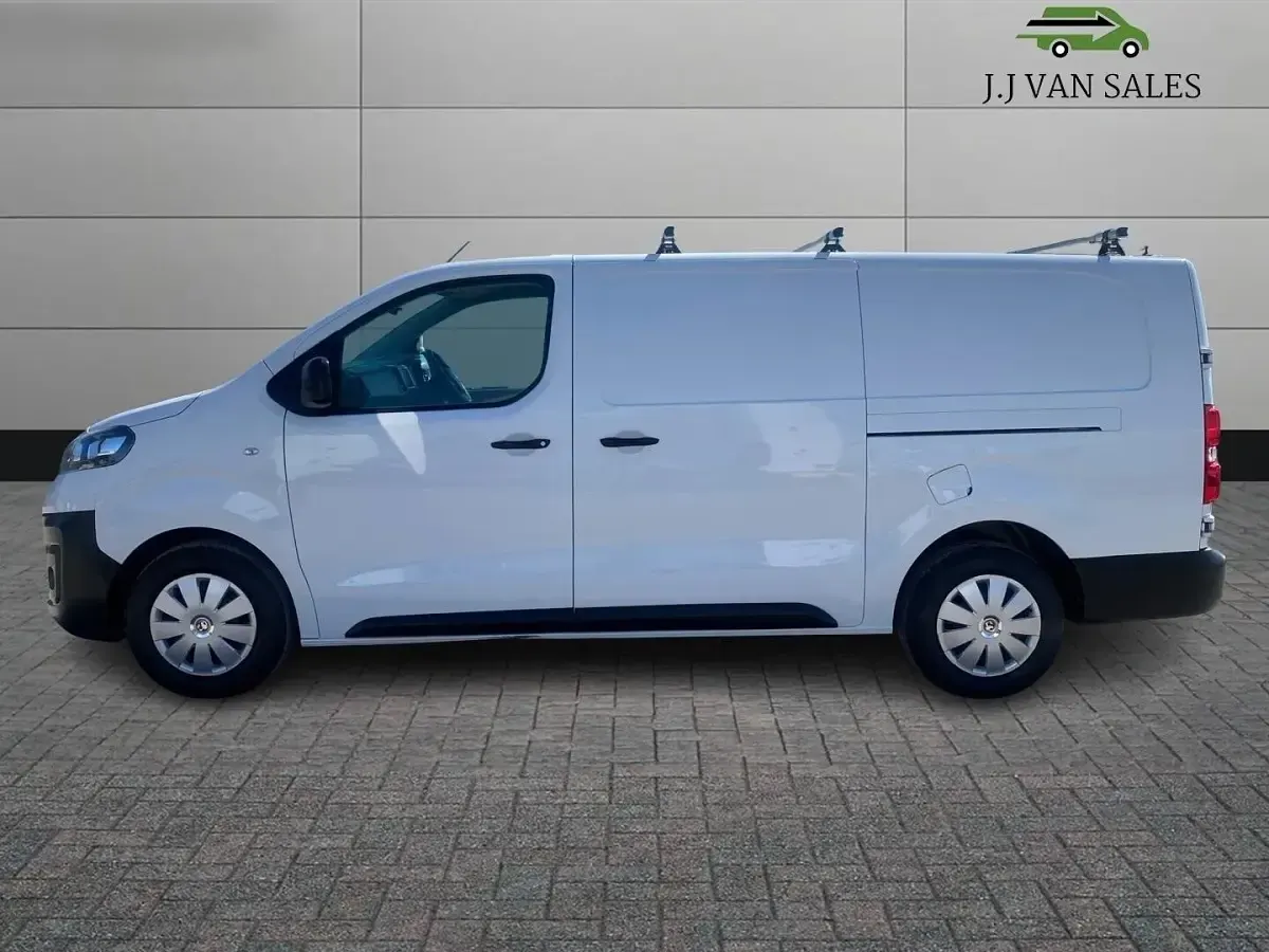 Used Vauxhall Vivaro 100 HP (73 kW) 2021 White MPV