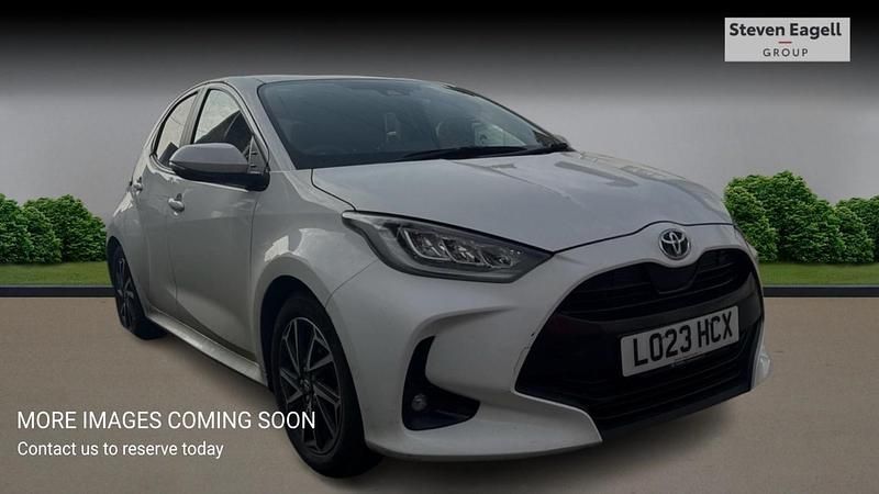 Used Toyota Yaris Hybrid Design 2023 White Hatchback