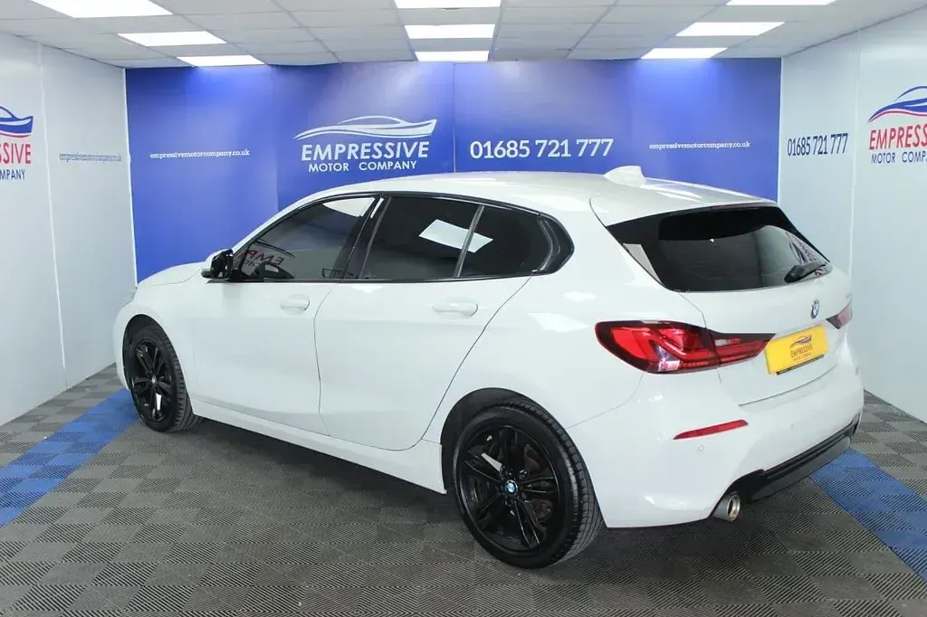 Used BMW 118 Sport Line 140 HP (102 kW) 2020 White Hatchback