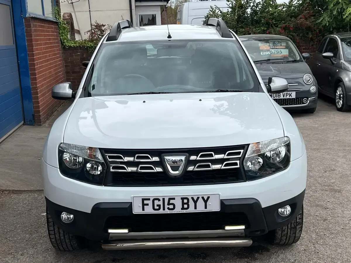 Used Dacia Duster Lauréate 110 HP (80 kW) 2015 White SUV