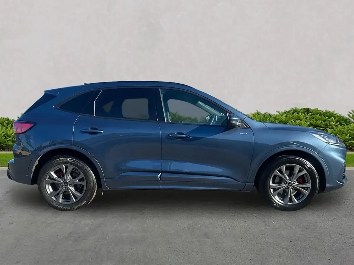 Używany Ford Kuga ST-Line 150 KM (110 kW) 2023 Niebieski SUV