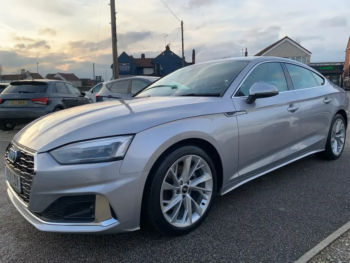Usado Audi A5 Sportback Sport 190 HP (139 kW) 2021 Prateado Citadino