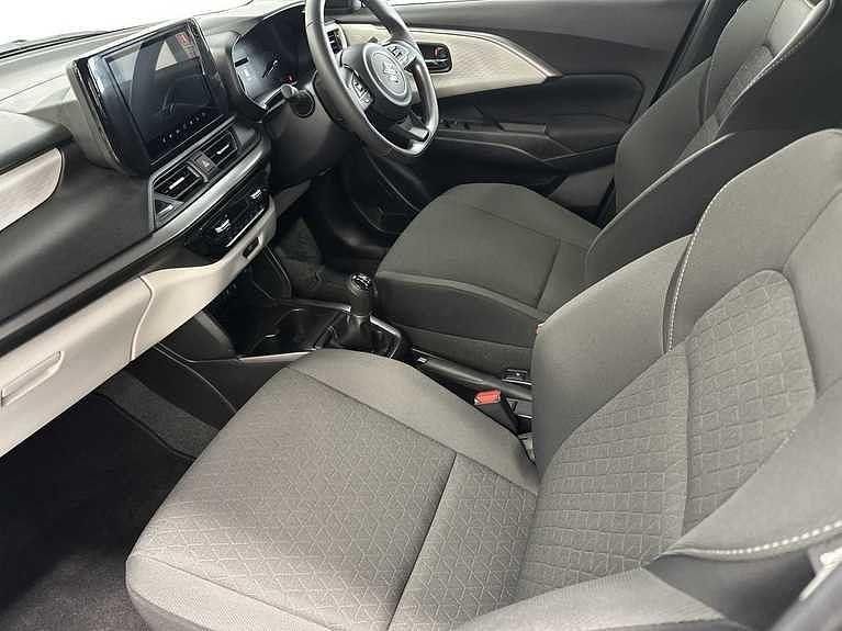 Used Suzuki Swift 82 HP (60 kW) 2025 Pure white pearl metallic Hatchback