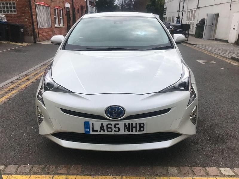 Used Toyota Prius 122 HP (89 kW) 2016 White Hatchback