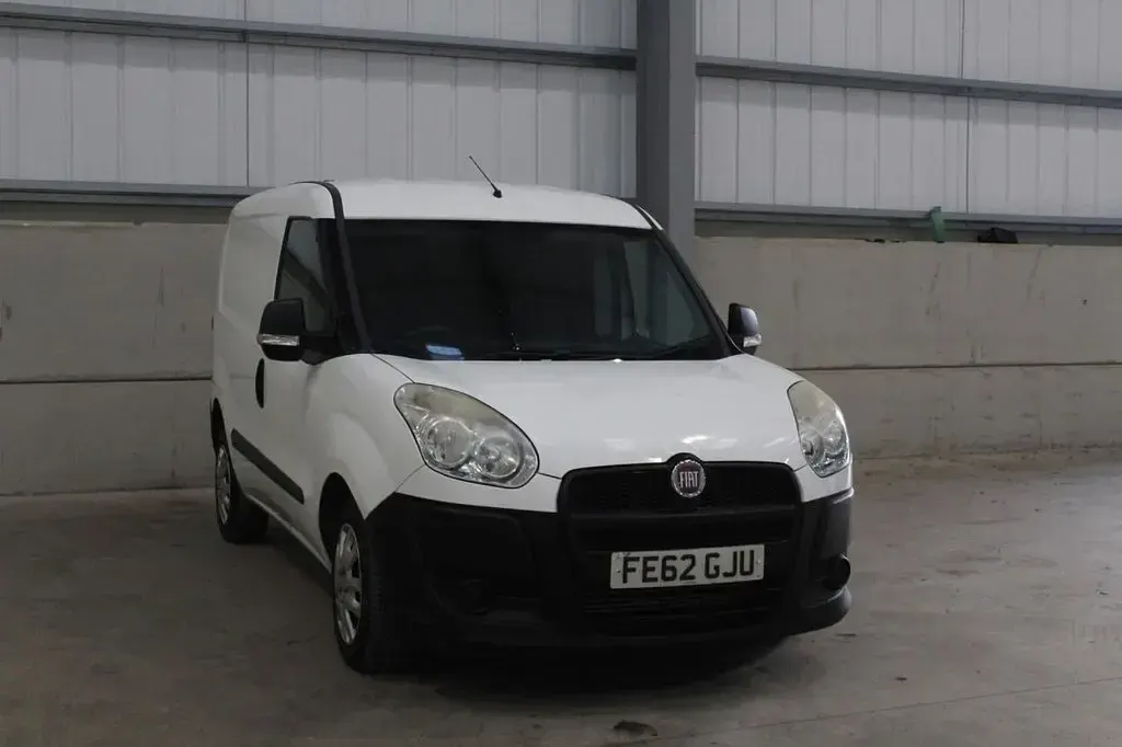 Used Fiat Doblò 90 HP (66 kW) 2012 White MPV